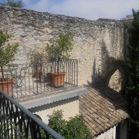 Bel Dans Cloitre Arbore Apartament